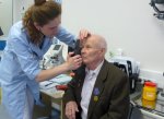 Сегодня в нашем Центре ветеранам провели бесплатную диагностику зрения